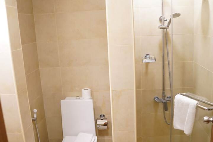 Room 25 of 127