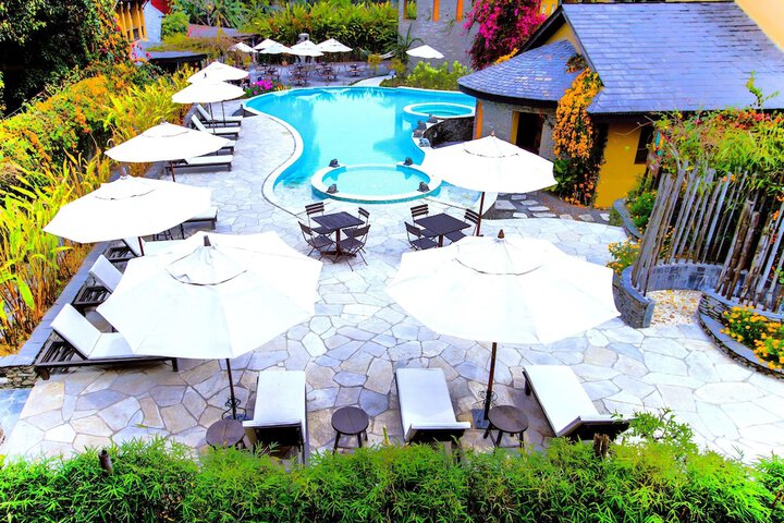 Hotel with Pool