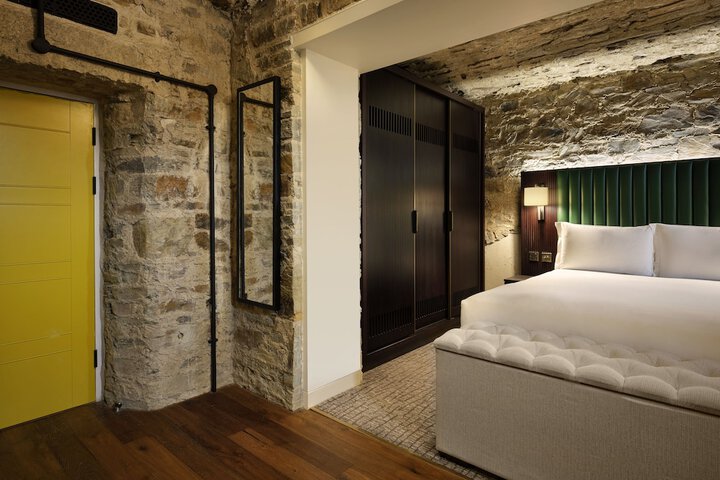 Room 5 of 64