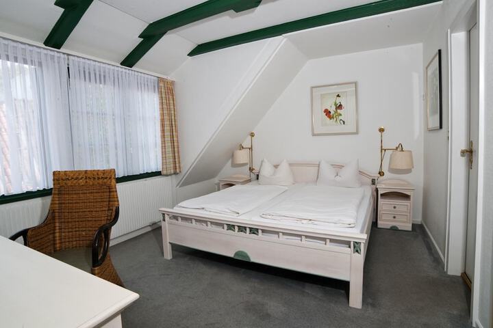 Room 14 of 63