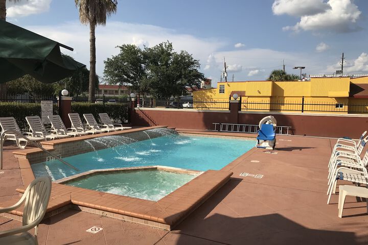Pool waterfall