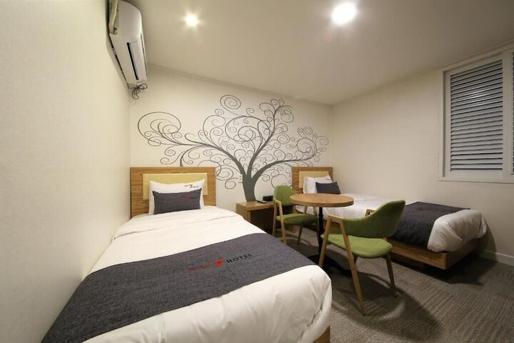 Room 7 of 41