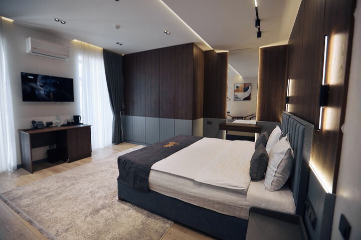 Room 26 of 87