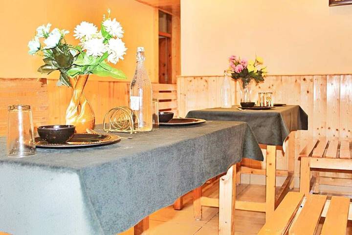 Dining 17 of 25