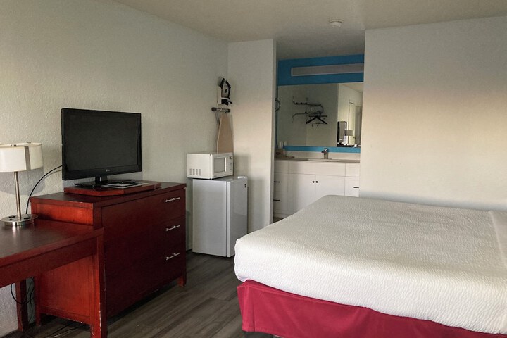 Room 3 of 10