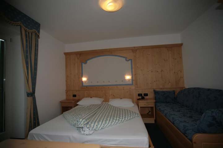 Room 5 of 33