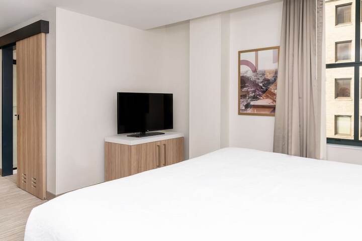 1 King Bed (7 of 14)