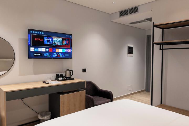 Room 4 of 112
