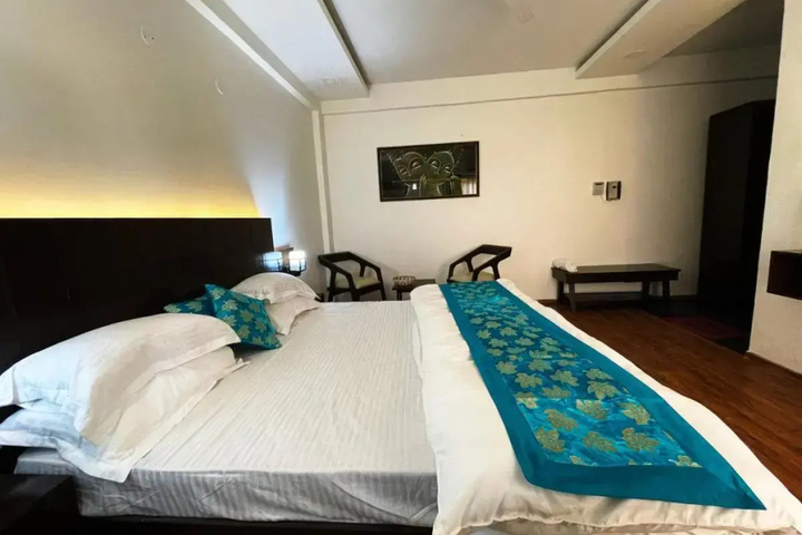 Room 2 of 5