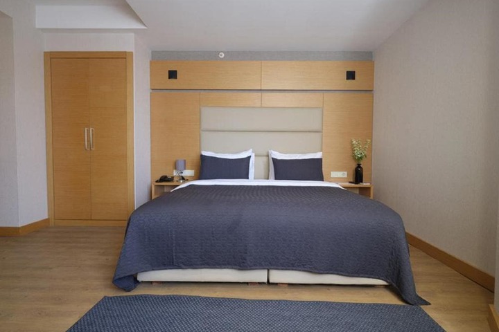 Room 8 of 20