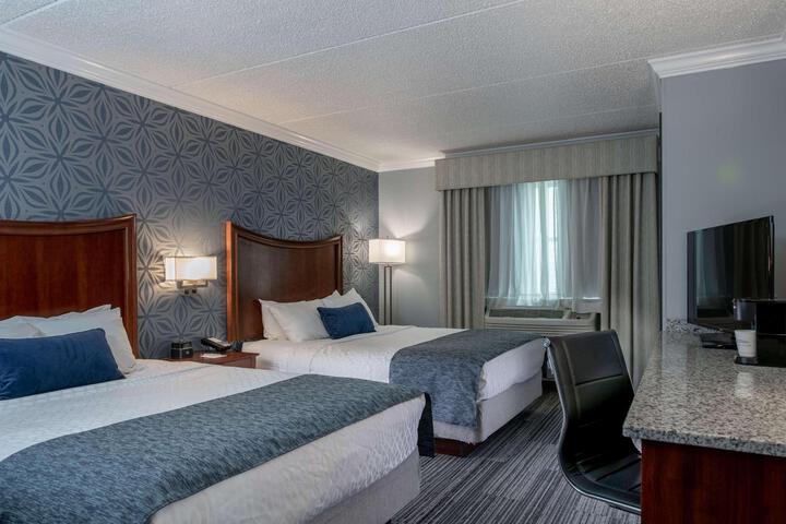 2 Queen Beds Refrigerator WiFi Full Breakfast (10 of 16)