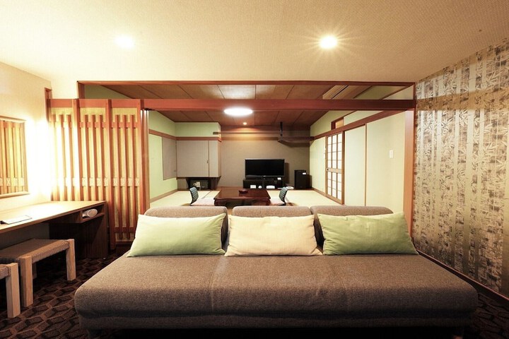 Room 26 of 82