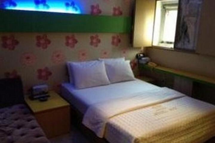 Room 3 of 6
