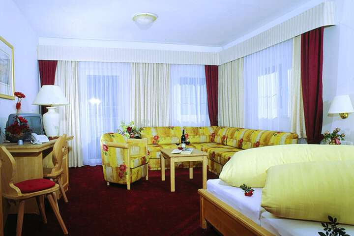 Room 5 of 12