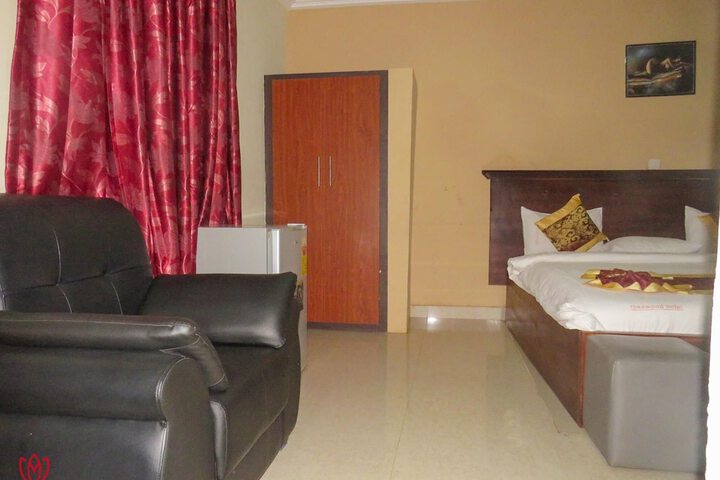 Room 33 of 119