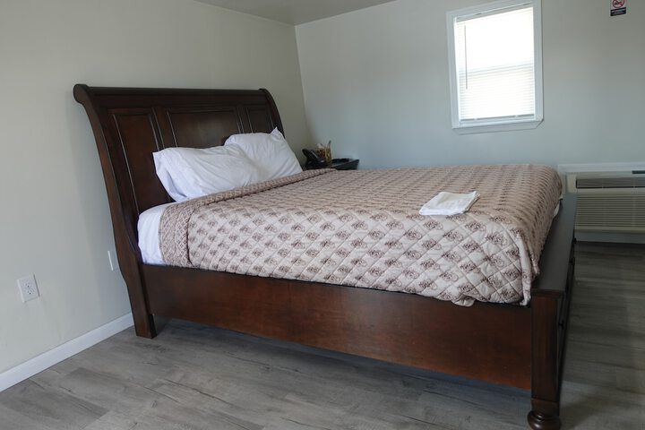 Room 5 of 11