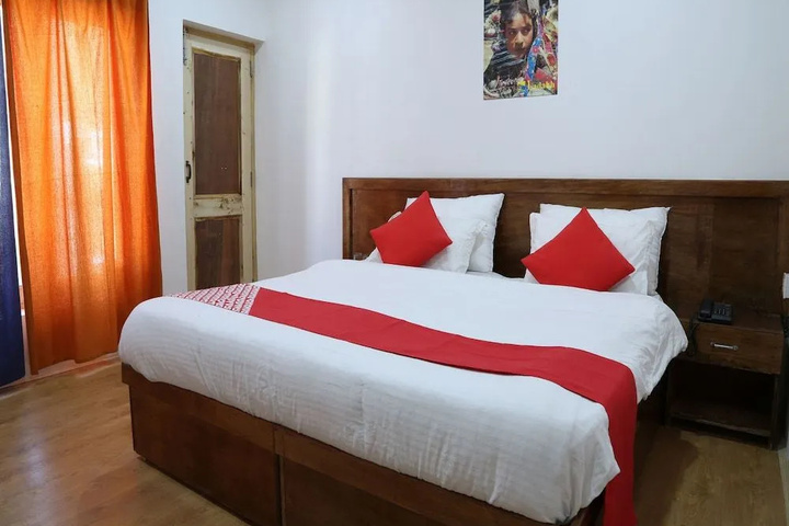 Room 2 of 11