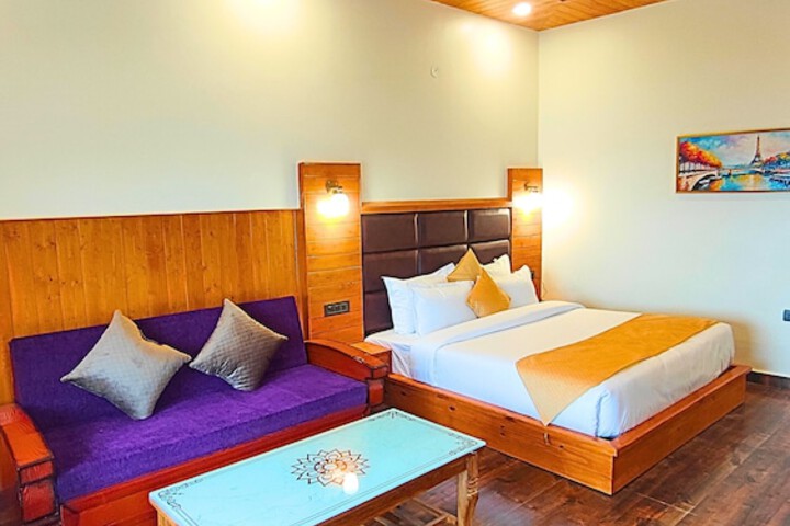 Room 18 of 28