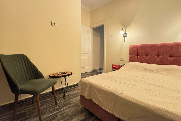 Room 3 of 23