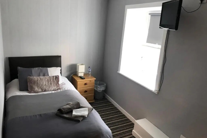 Room 8 of 8