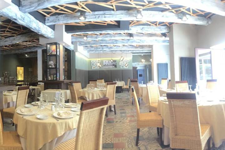 Dining 88 of 131