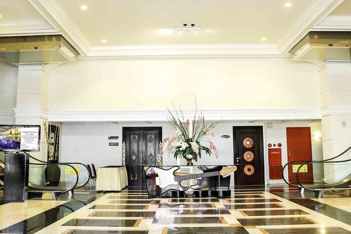 Hotel Lobby