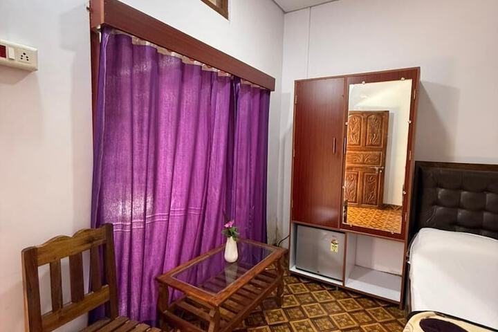 Room 4 of 50