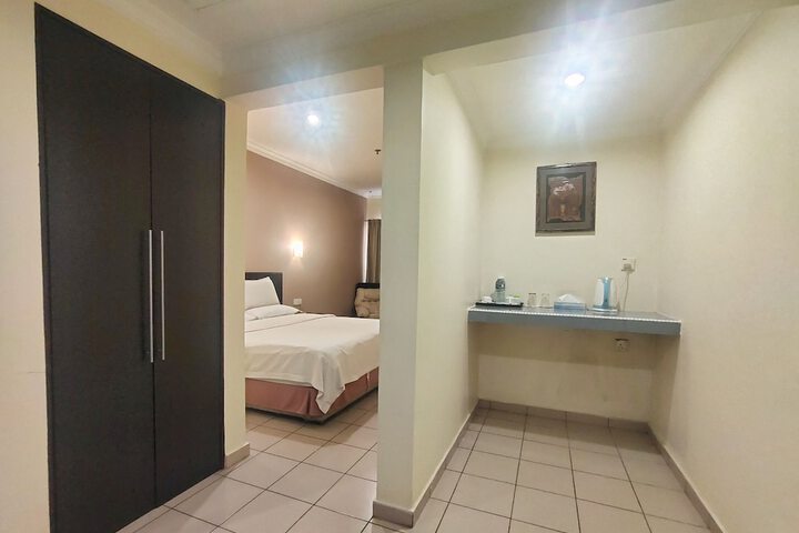 Room 7 of 24
