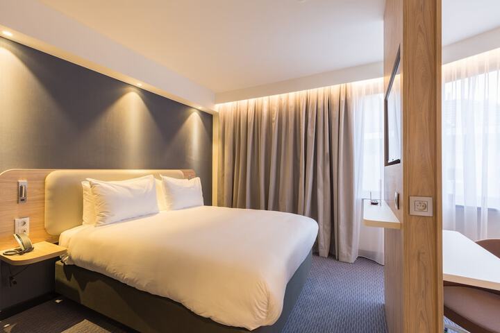Room 8 of 59