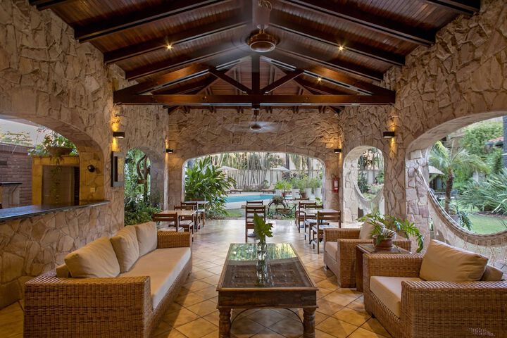 Entrance & Lobby