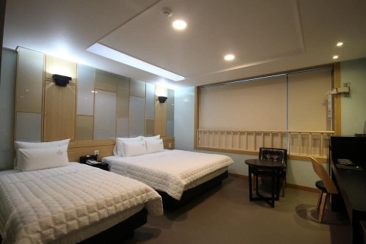 Room 14 of 43