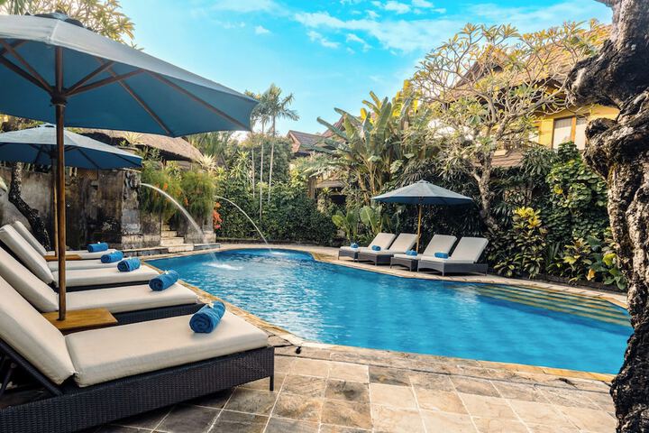 Hotel Pool