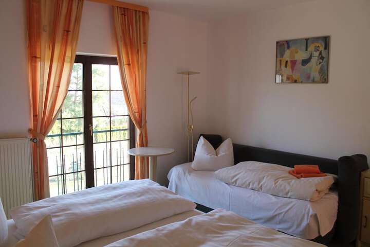 Room 10 of 34