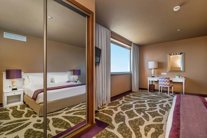 Room 10 of 120