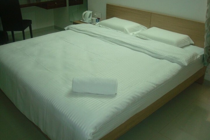Room 5 of 18