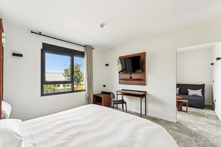 Room 7 of 28