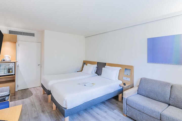 Room 16 of 128