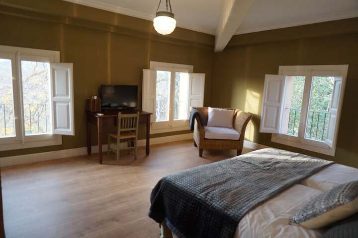 Room 4 of 35