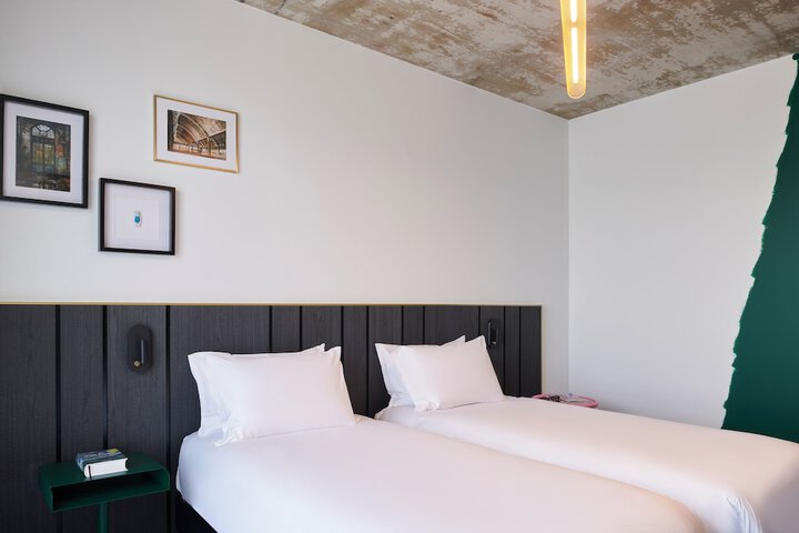 Room 10 of 62