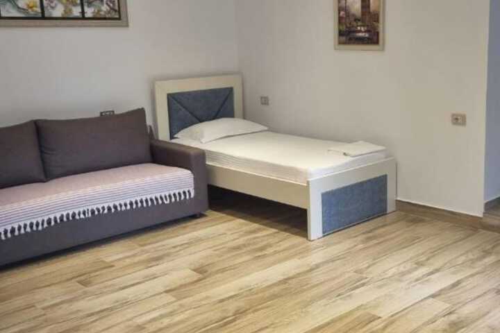 Room 8 of 28