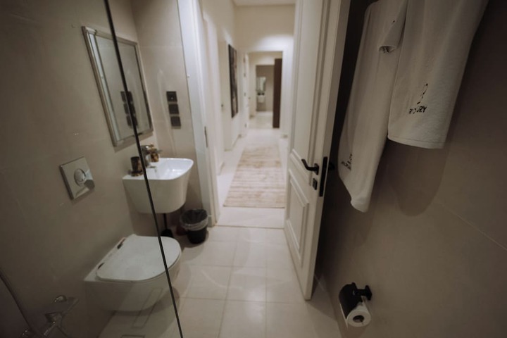 Room 33 of 40
