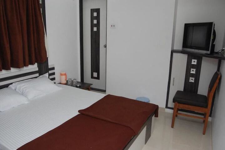 Room 11 of 42