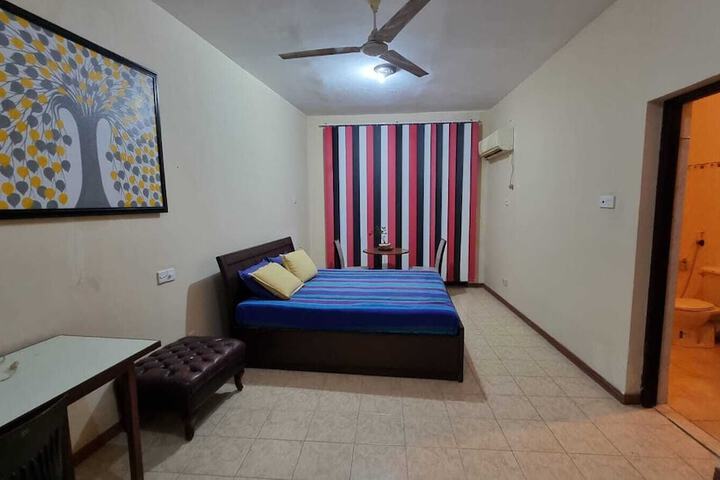 Room 2 of 10