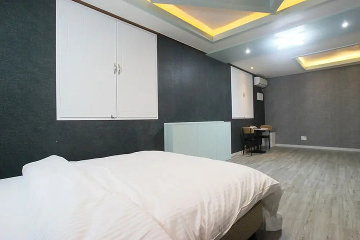 Room 15 of 21