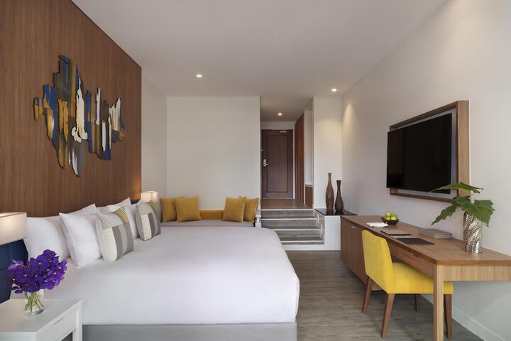 Room 18 of 101