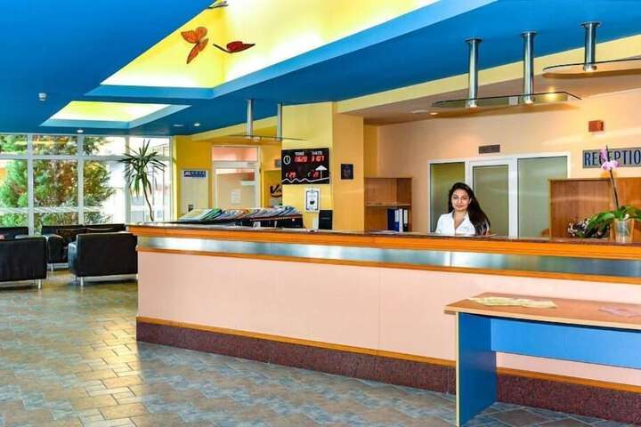 Entrance & Lobby