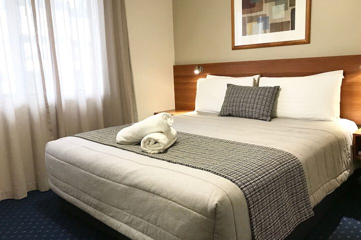 Room 11 of 36