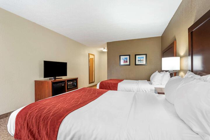 2 Double Beds (1 of 8)