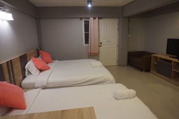 Room 27 of 40