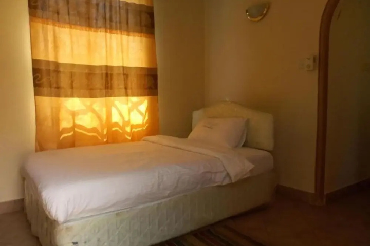 Room 2 of 8
